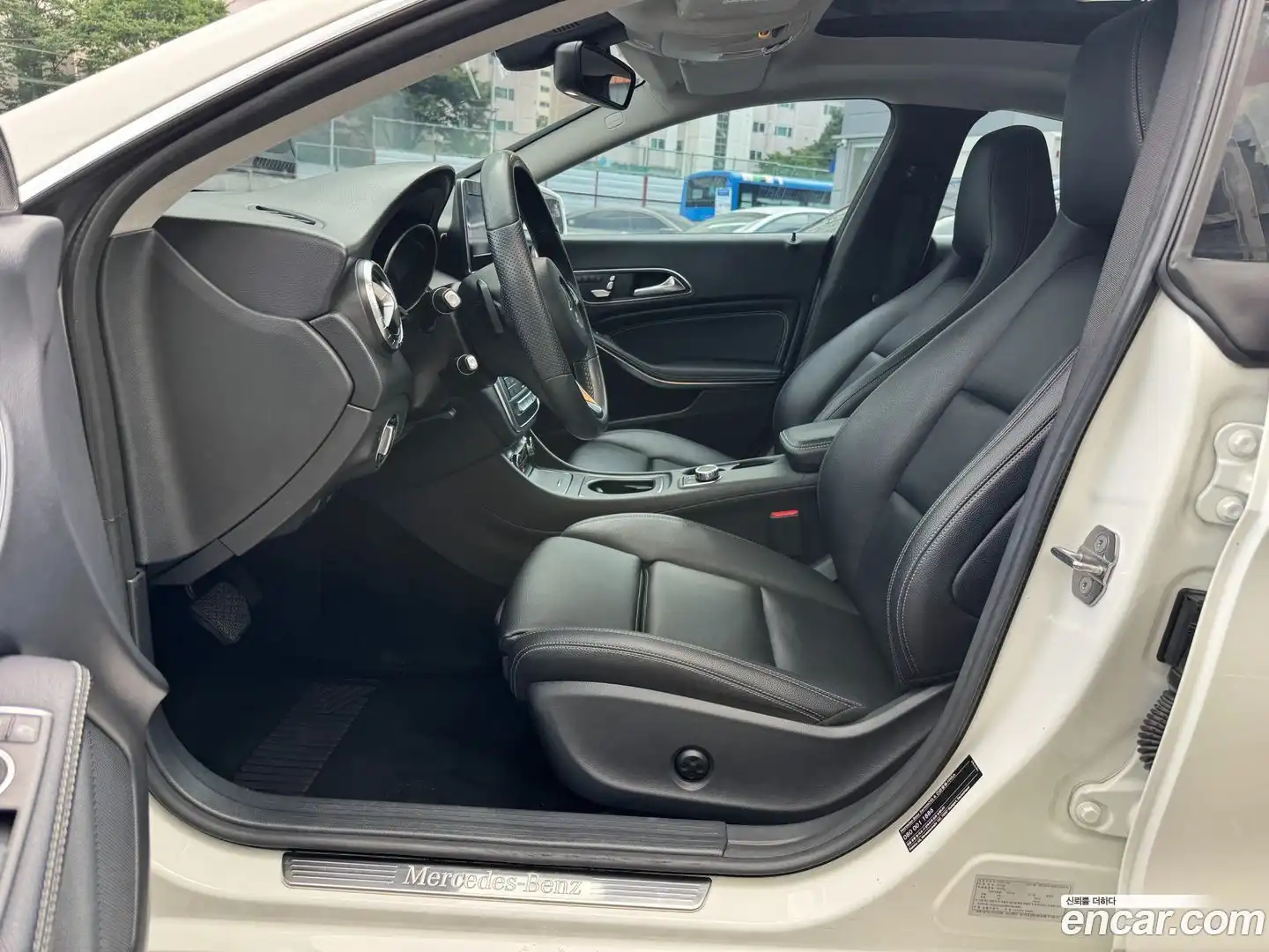 CLA-Class Mercedes-Benz 2019.6-INNER-010