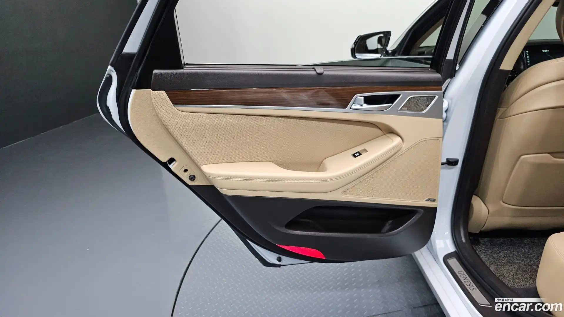 G80 Genesis 2018.4-INNER-035