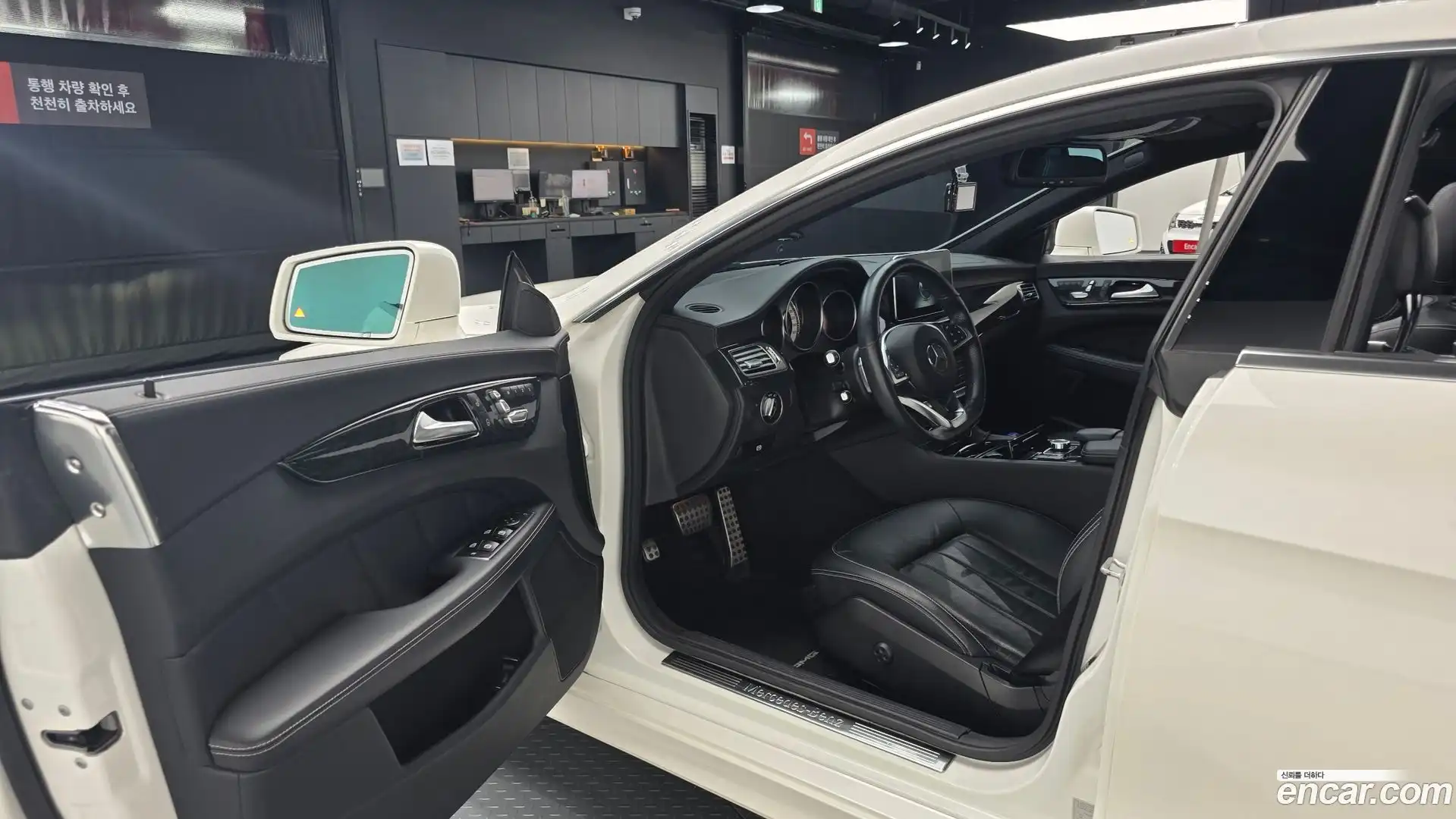 CLS-Class Mercedes-Benz 2015.9-INNER-010