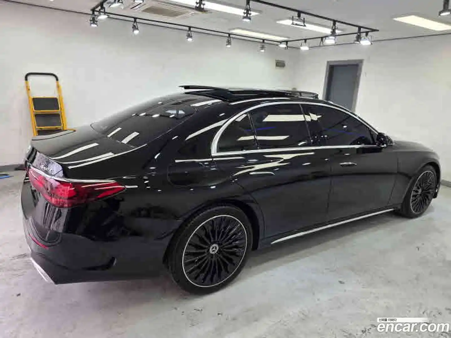 E-Class Mercedes-Benz 2025.10-OUTER-005