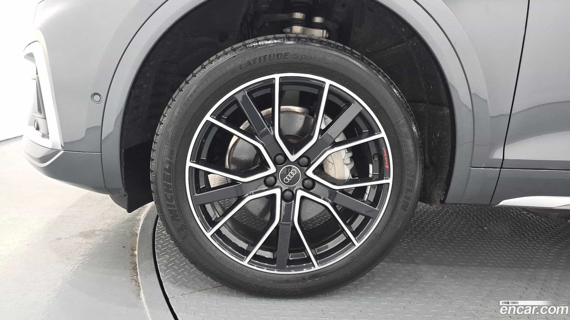 Q5 Audi 2024.10-OUTER-005