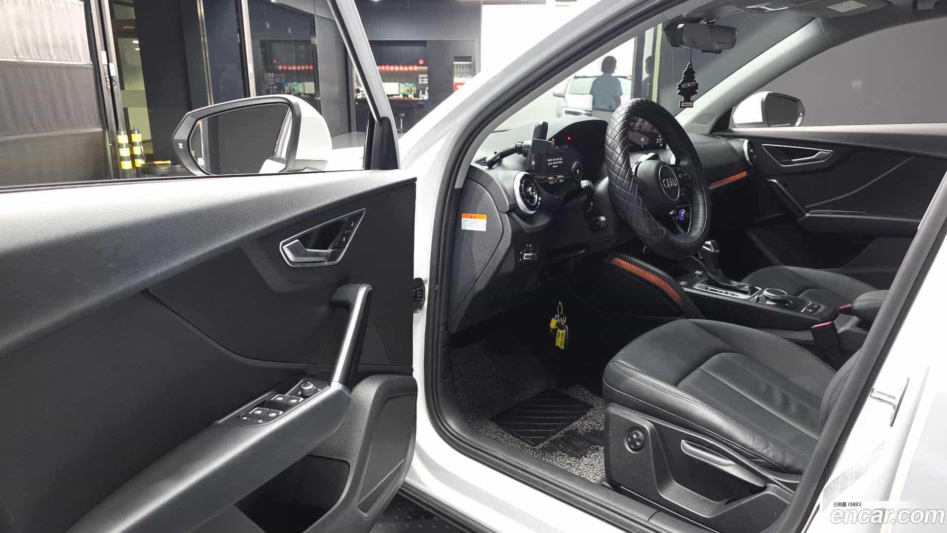 Q2 Audi 2023.1-INNER-010