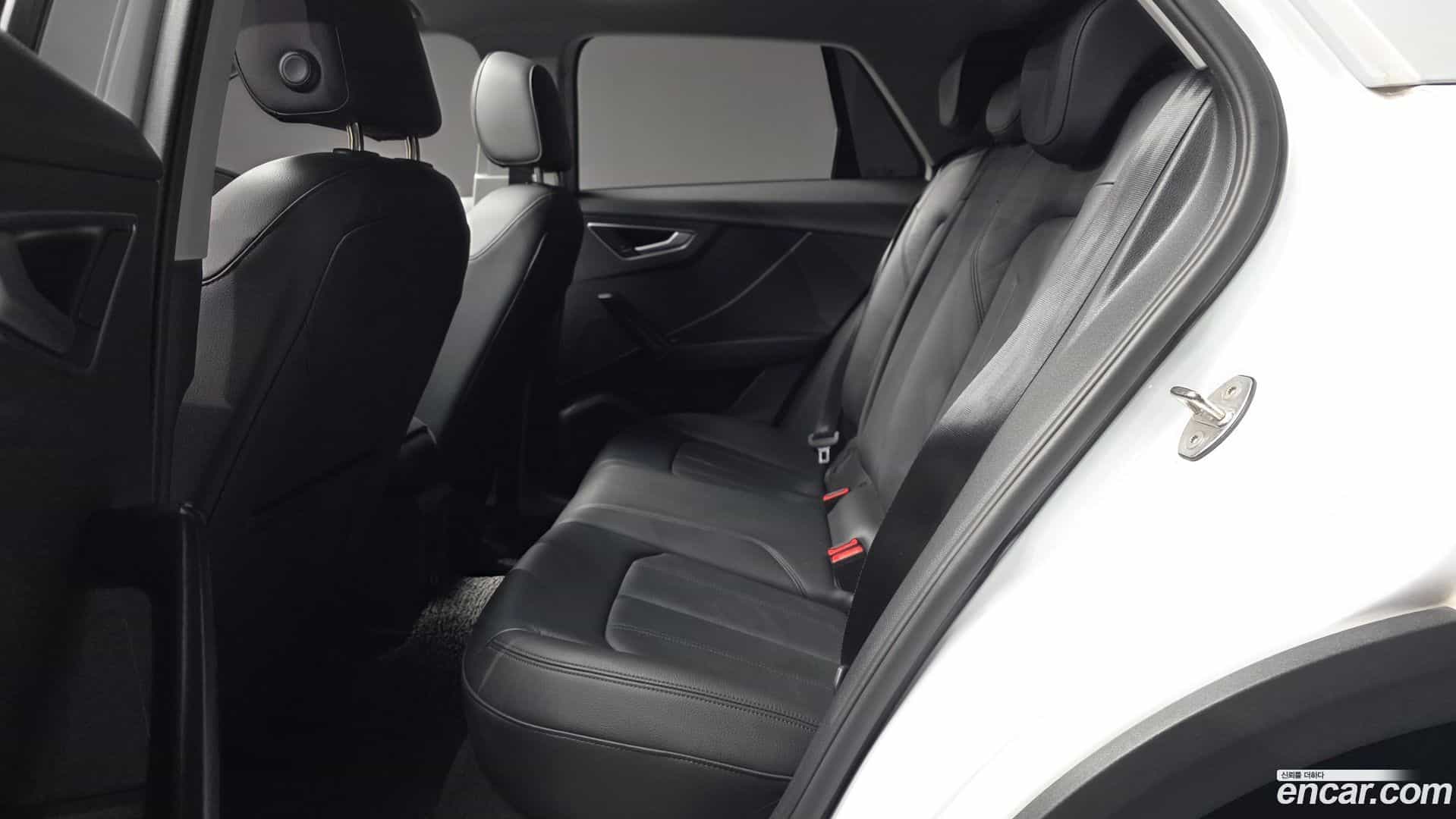 Q2 Audi 2023.1-INNER-036