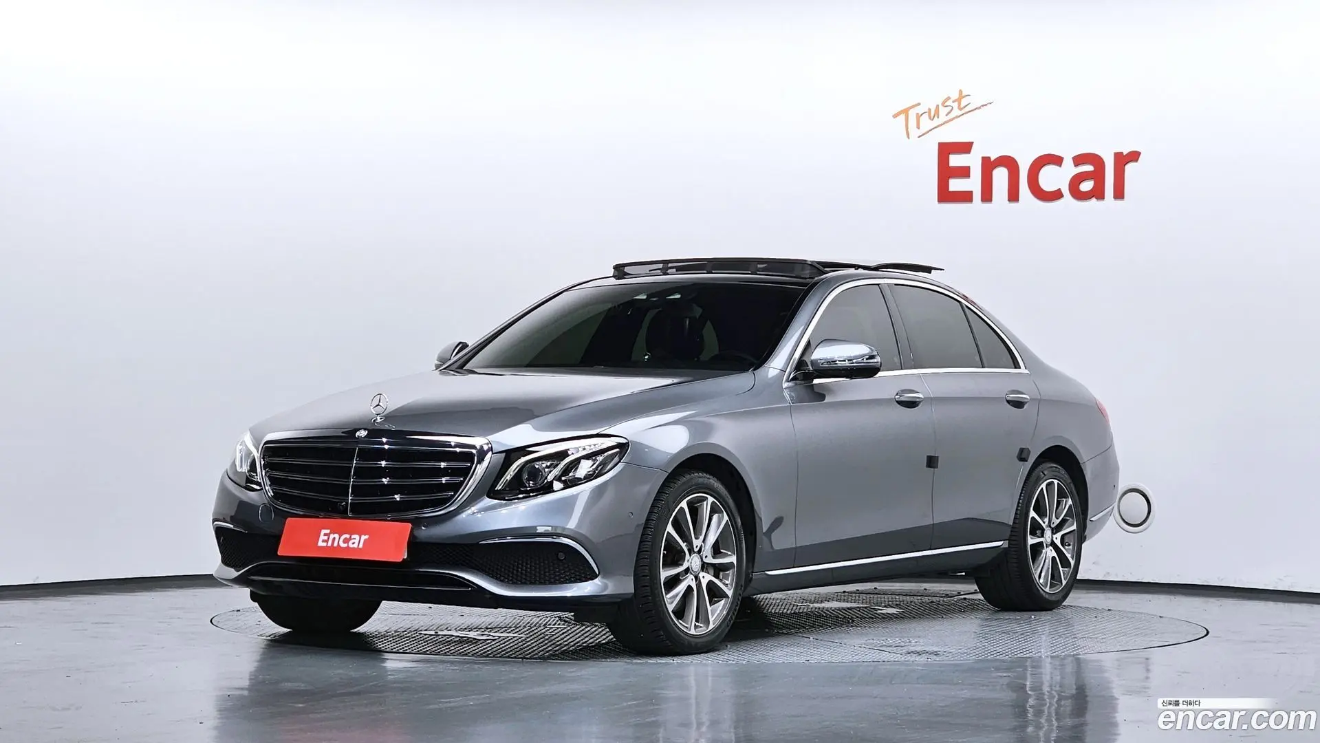 Main__Slider__Photo:E-Class Mercedes-Benz 2016.9-0