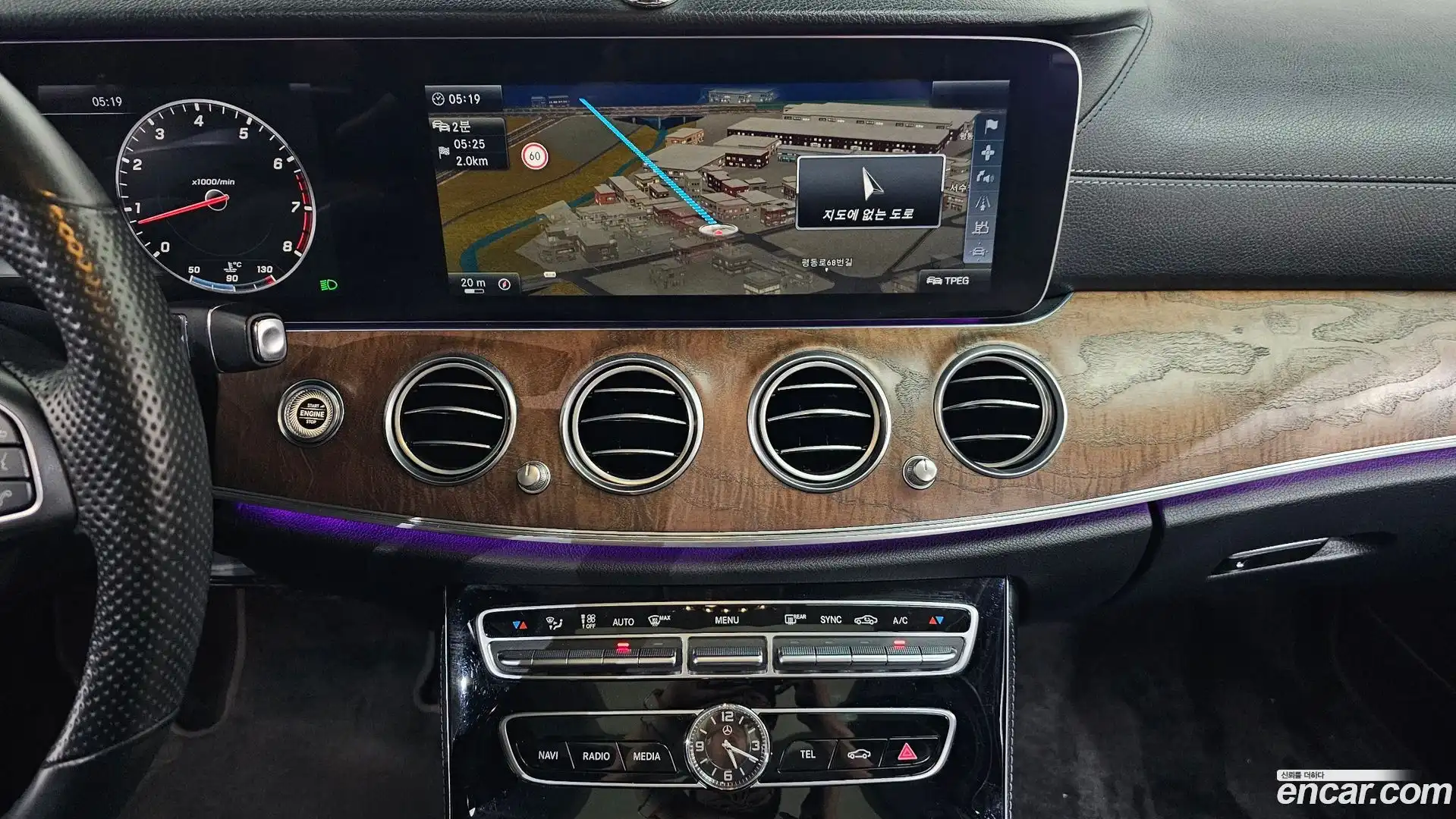 E-Class Mercedes-Benz 2016.9-OPTION-016
