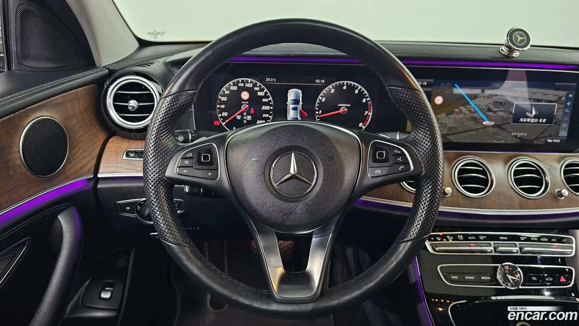 E-Class Mercedes-Benz 2016.9-OPTION-017