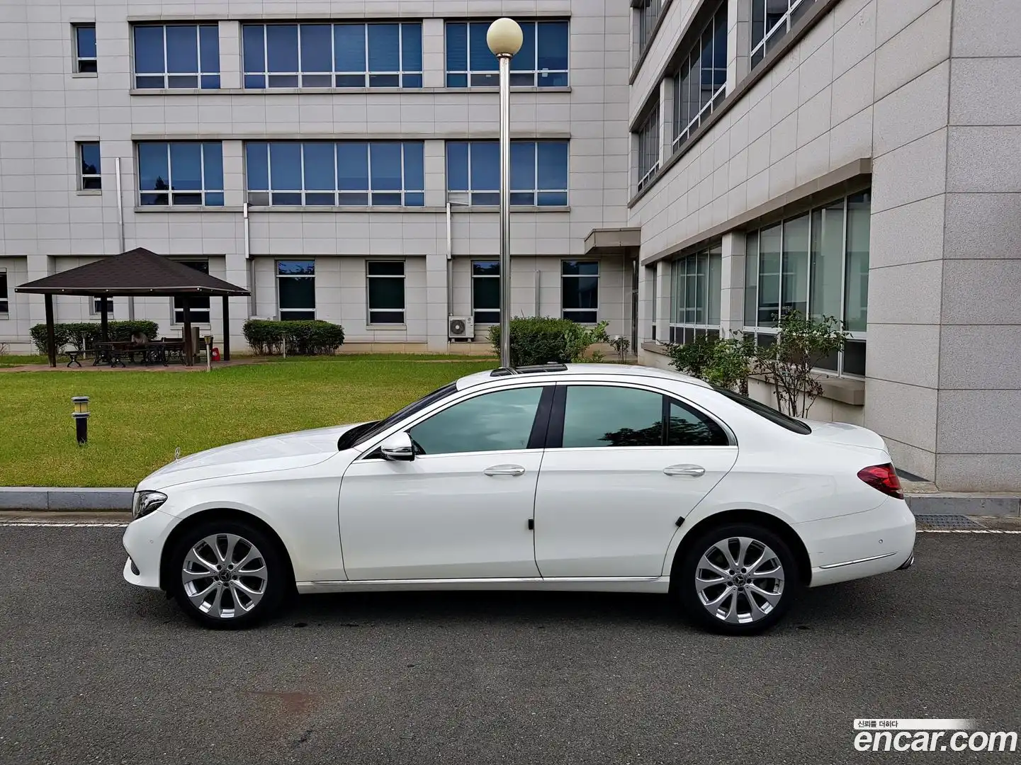E-Class Mercedes-Benz 2019.5-INNER-008
