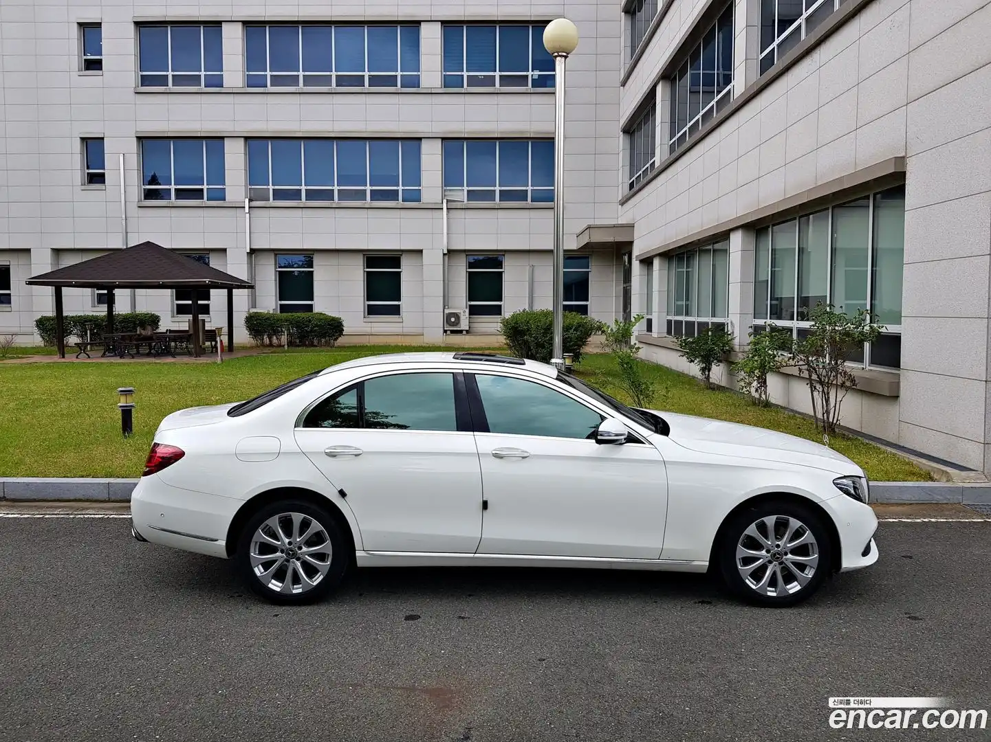 E-Class Mercedes-Benz 2019.5-INNER-009
