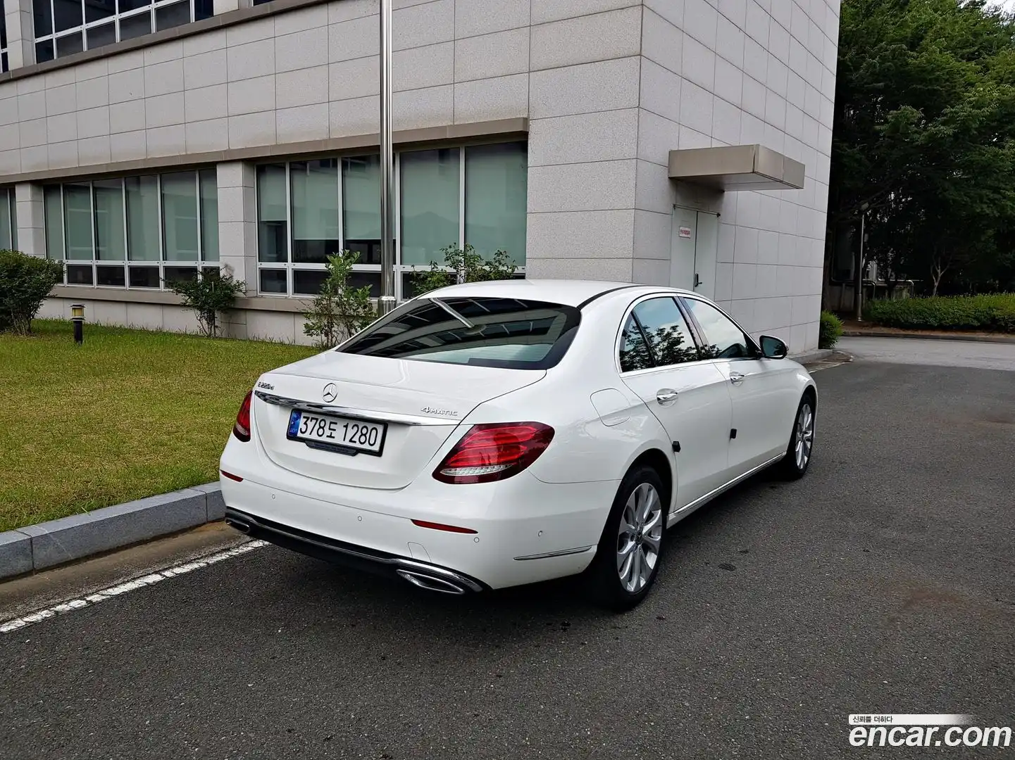 E-Class Mercedes-Benz 2019.5-INNER-010