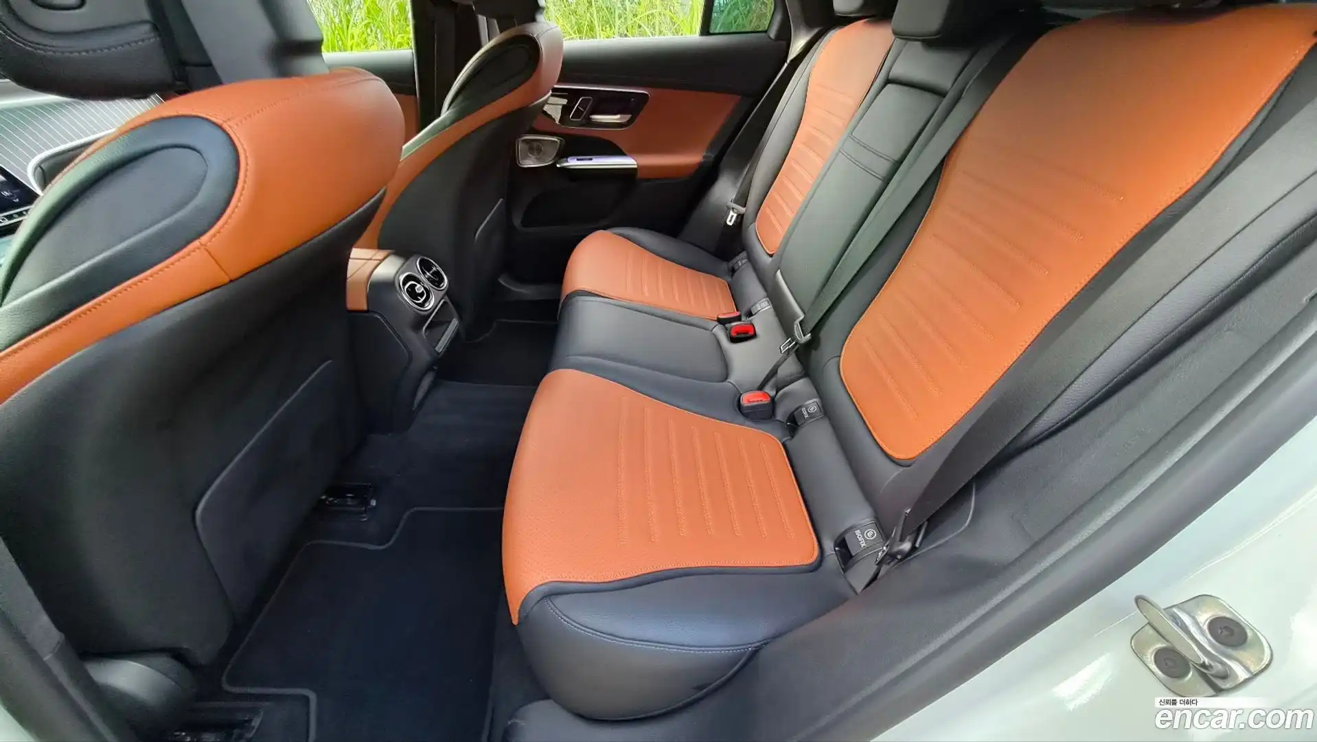 GLC-Class Mercedes-Benz 2024.0-INNER-008