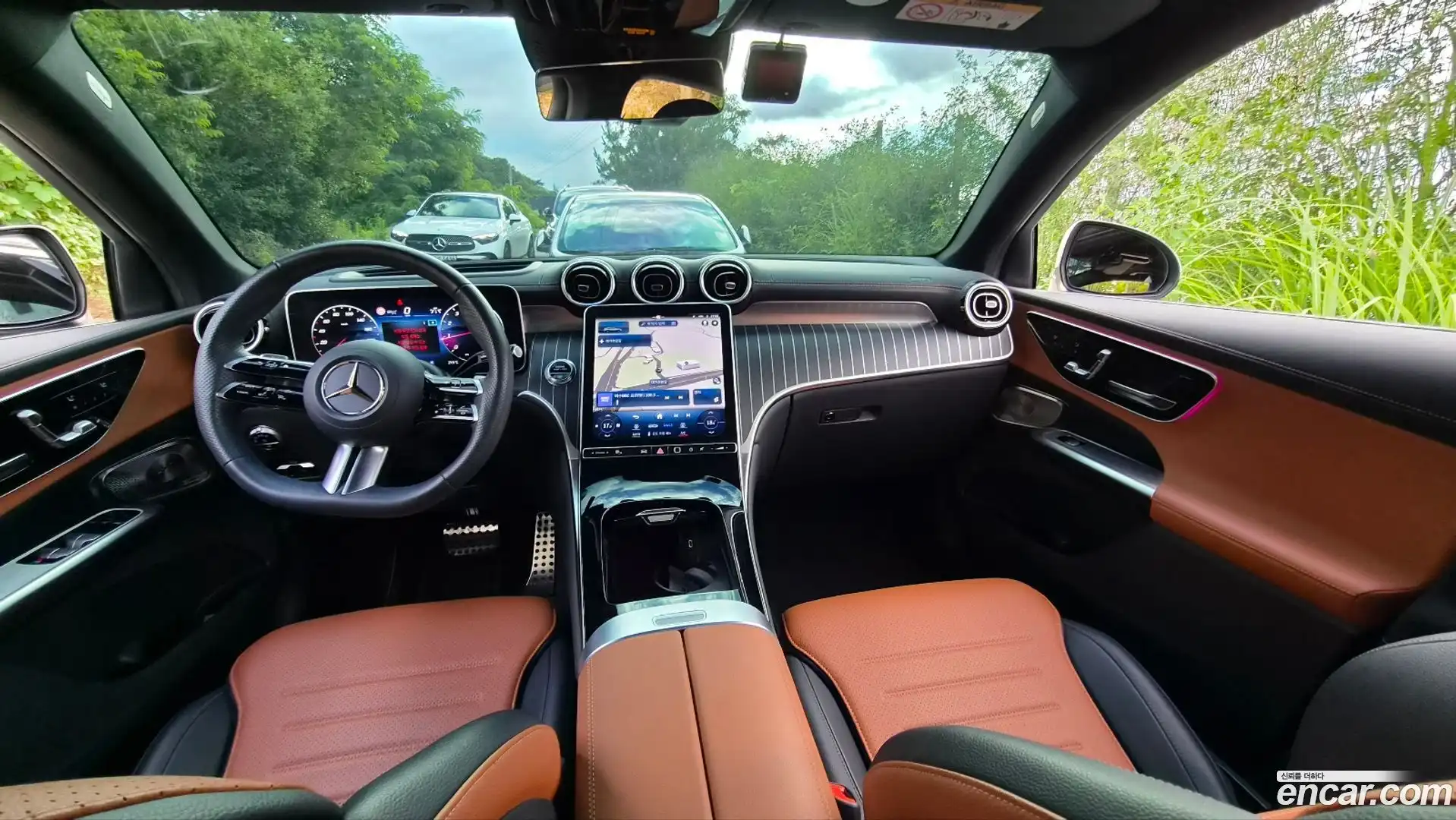 GLC-Class Mercedes-Benz 2024.0-INNER-010