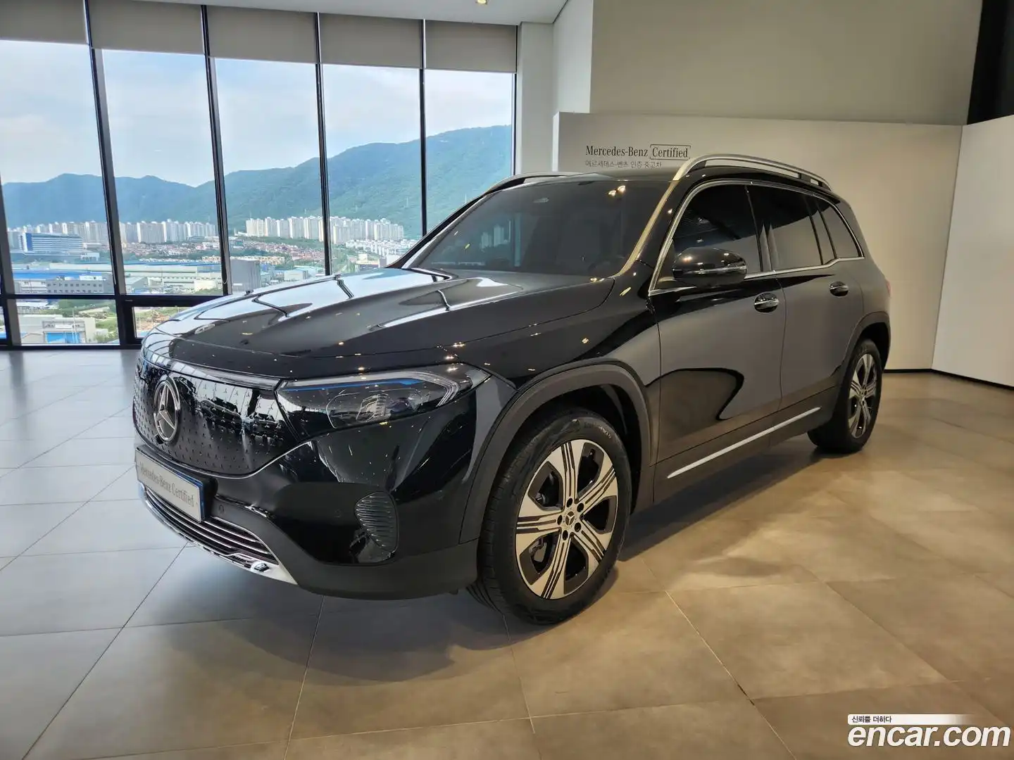 EQB Mercedes-Benz 2025.10-OUTER-001