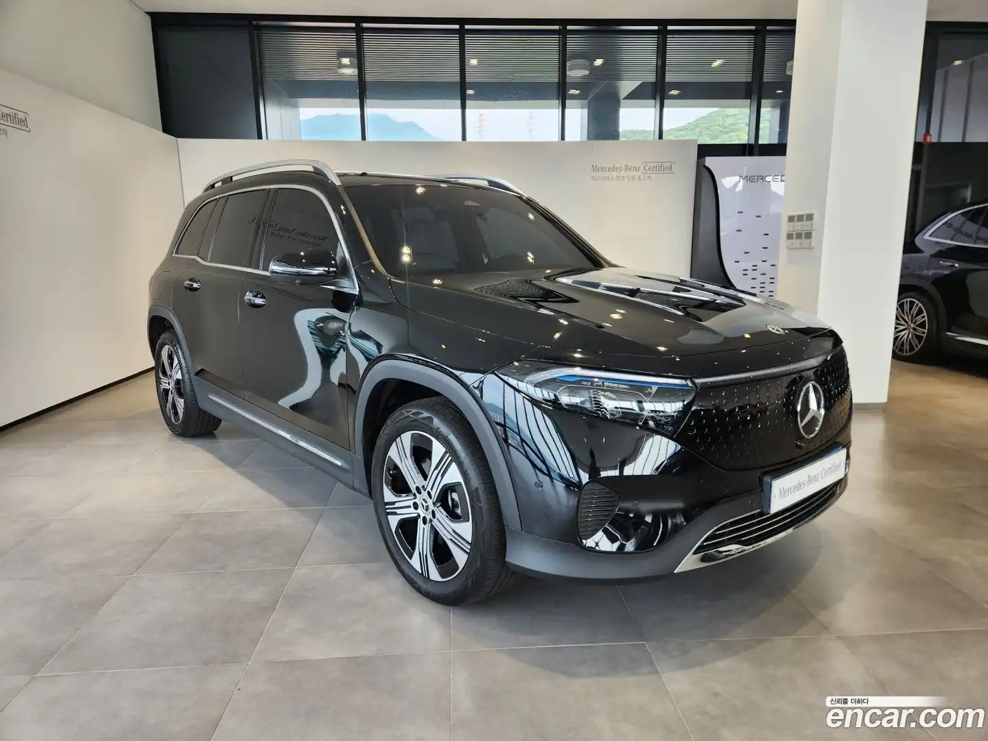 EQB Mercedes-Benz 2025.10-OUTER-002