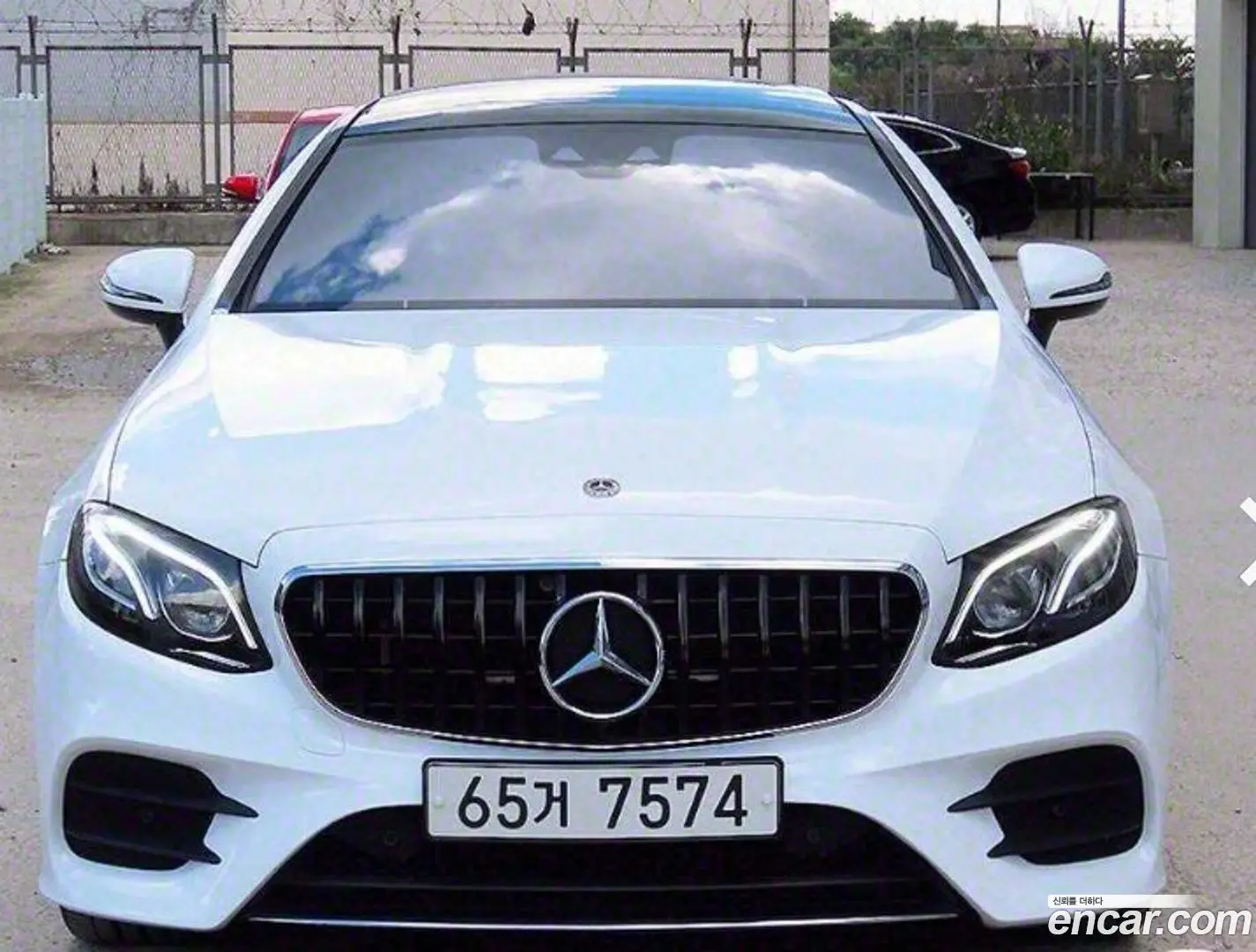 Main__Slider__Photo:E-Class Mercedes-Benz 2017.6-0
