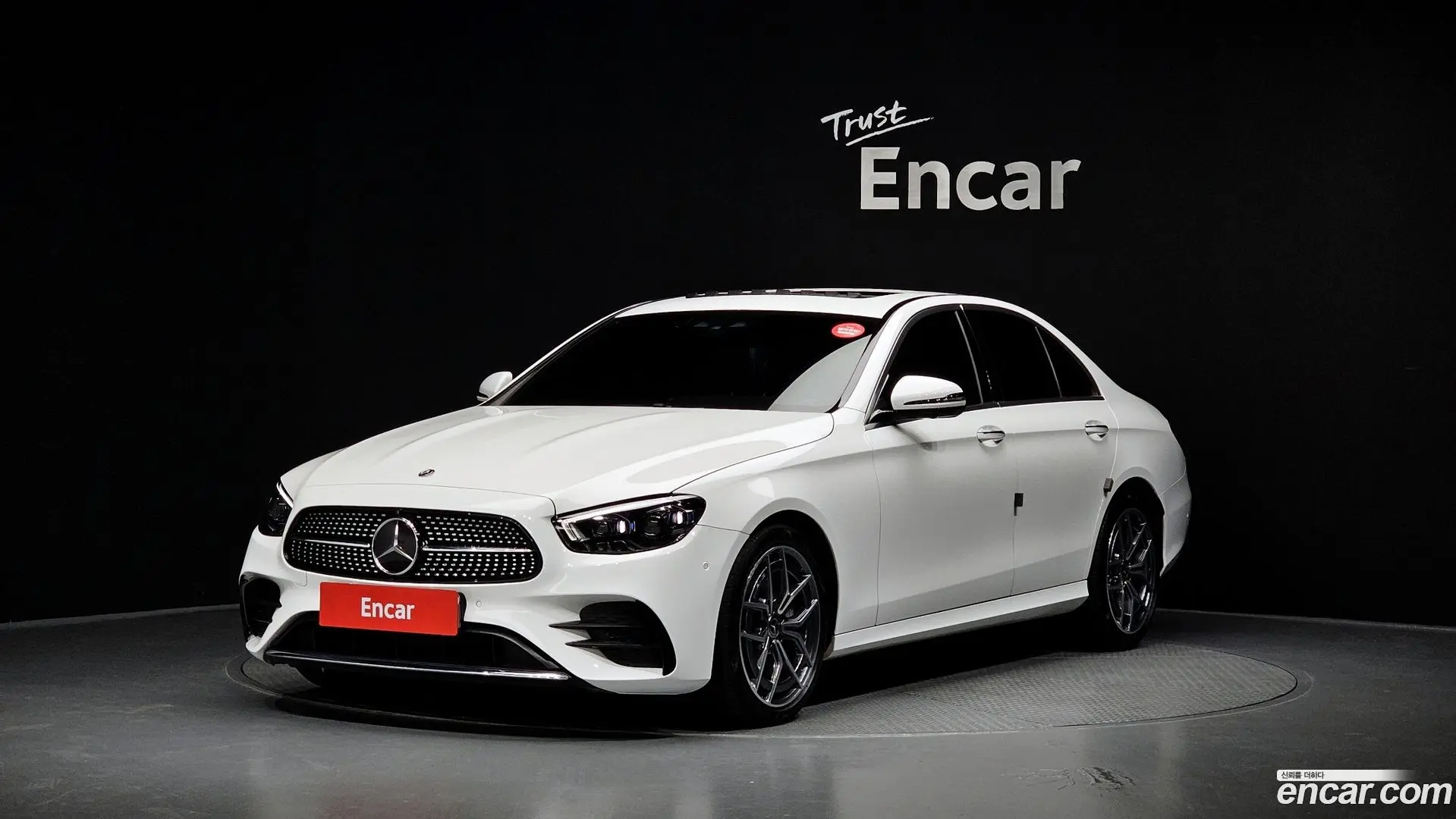 Main__Slider__Photo:E-Class Mercedes-Benz 2022.0-0