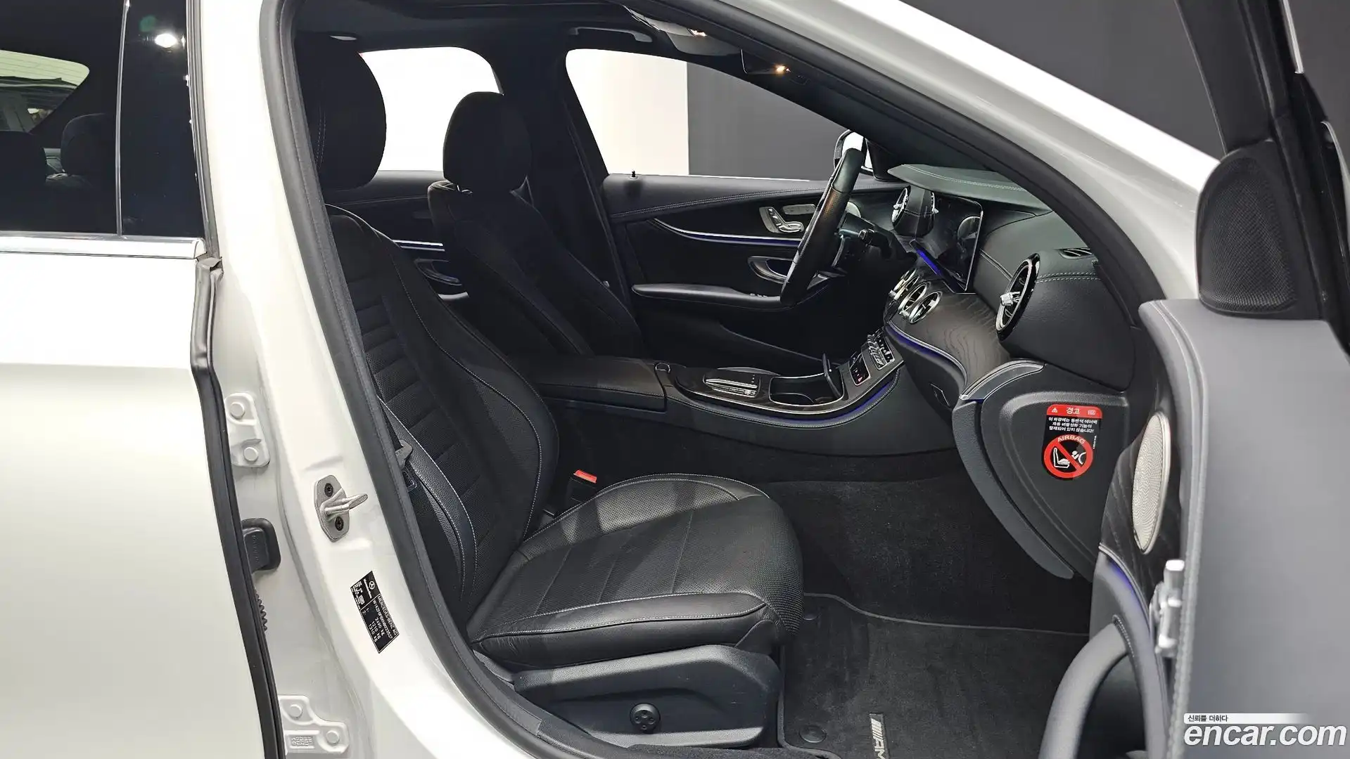E-Class Mercedes-Benz 2022.0-INNER-010