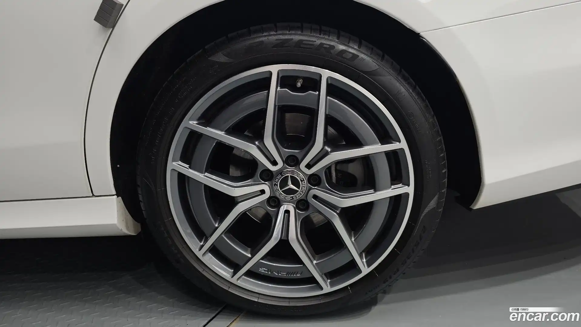 E-Class Mercedes-Benz 2022.0-OUTER-031