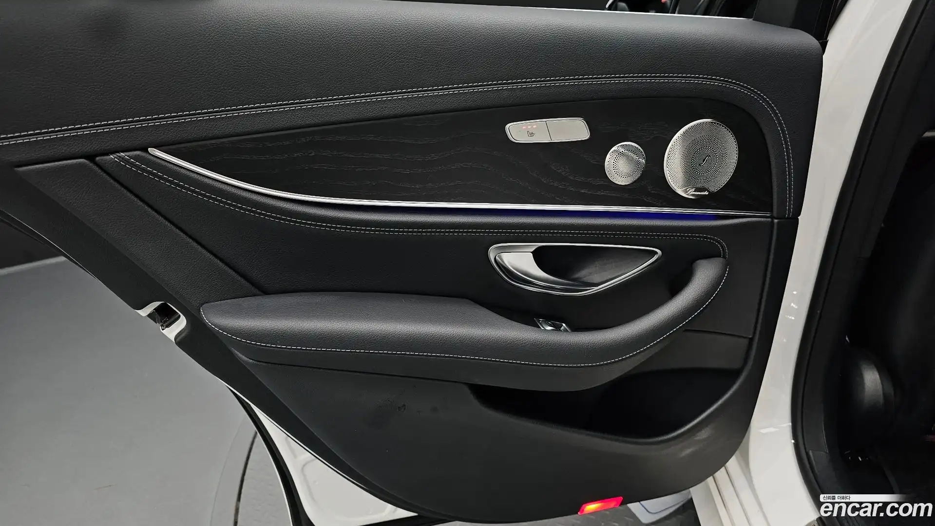 E-Class Mercedes-Benz 2022.0-INNER-035
