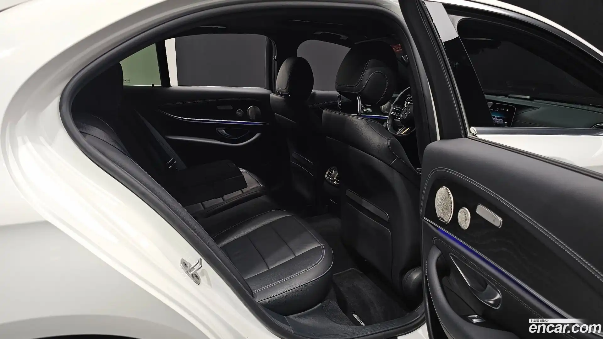 E-Class Mercedes-Benz 2022.0-INNER-036