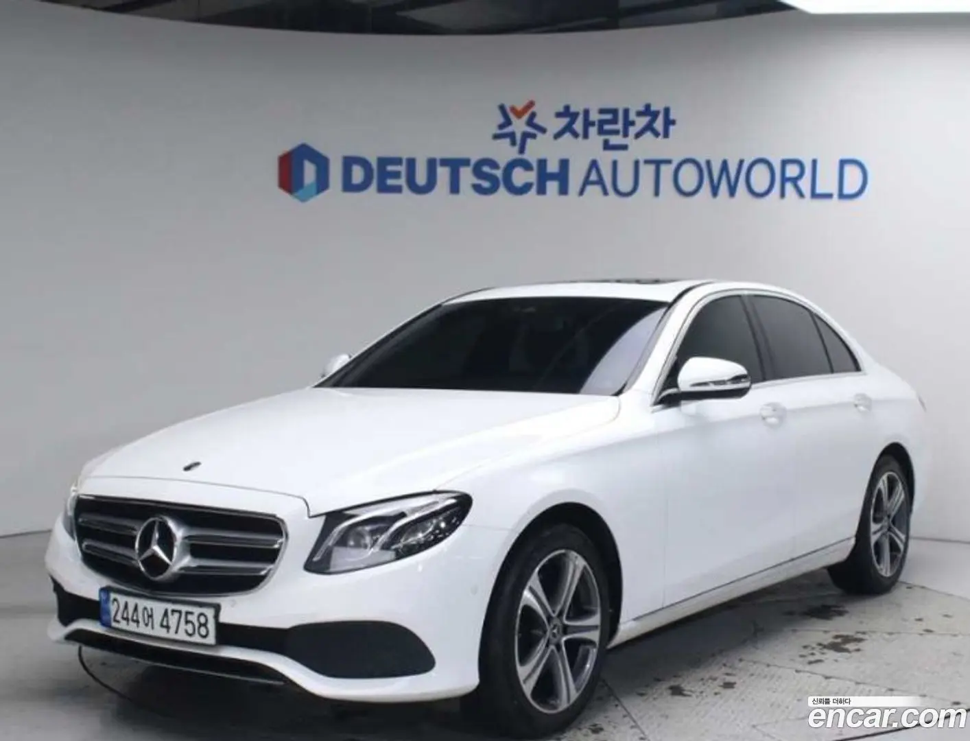 Main__Slider__Photo:E-Class Mercedes-Benz 2019.3-0