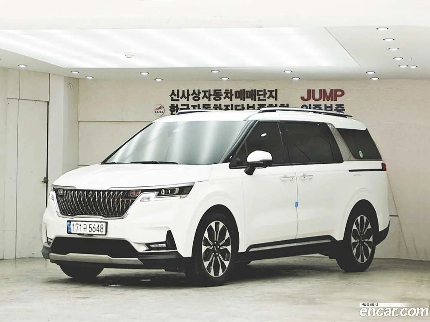 Main__Slider__Photo:Canival Kia 2023.4-0
