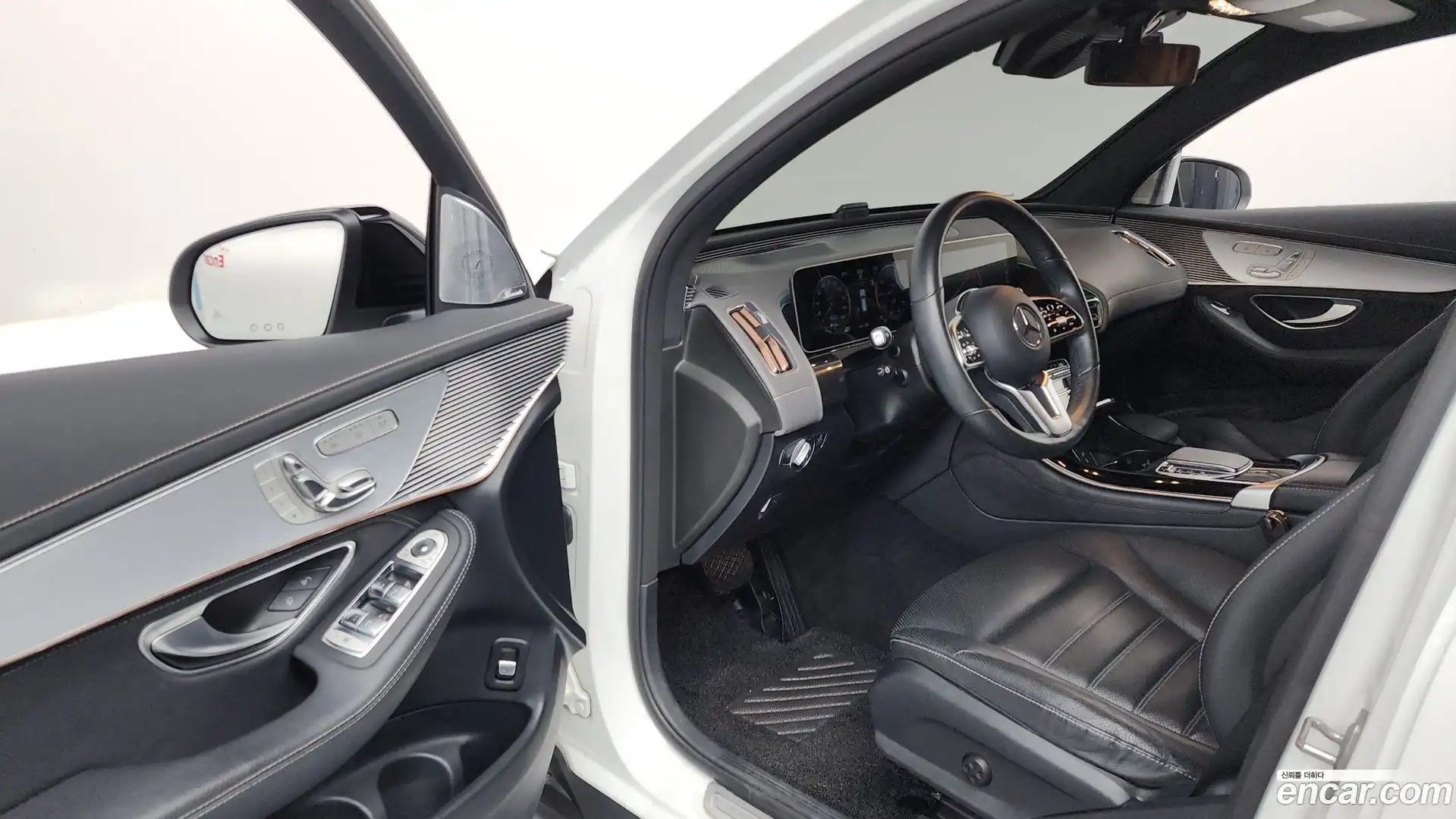 EQC Mercedes-Benz 2020.11-INNER-010