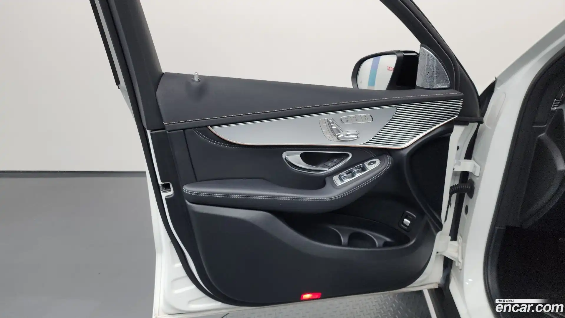 EQC Mercedes-Benz 2020.11-INNER-034