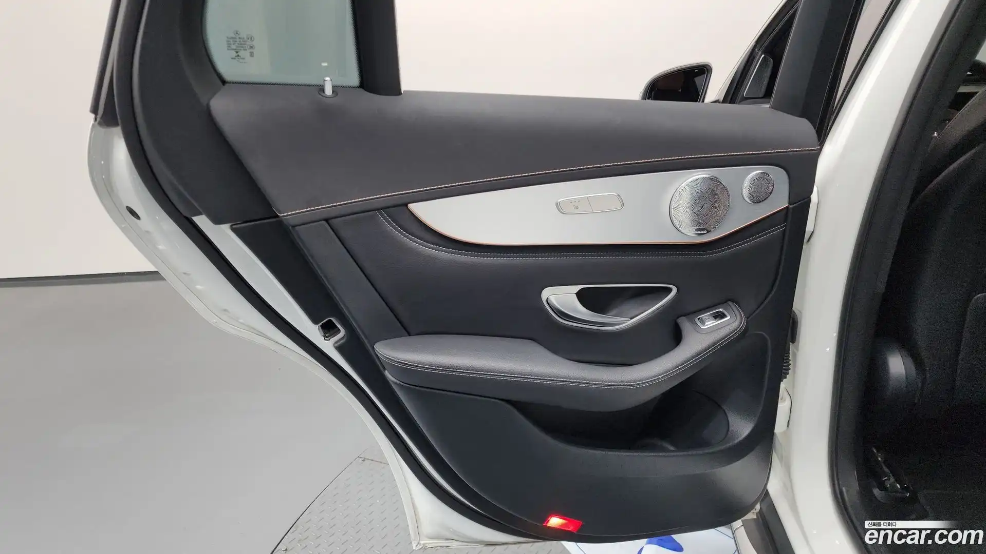 EQC Mercedes-Benz 2020.11-INNER-035