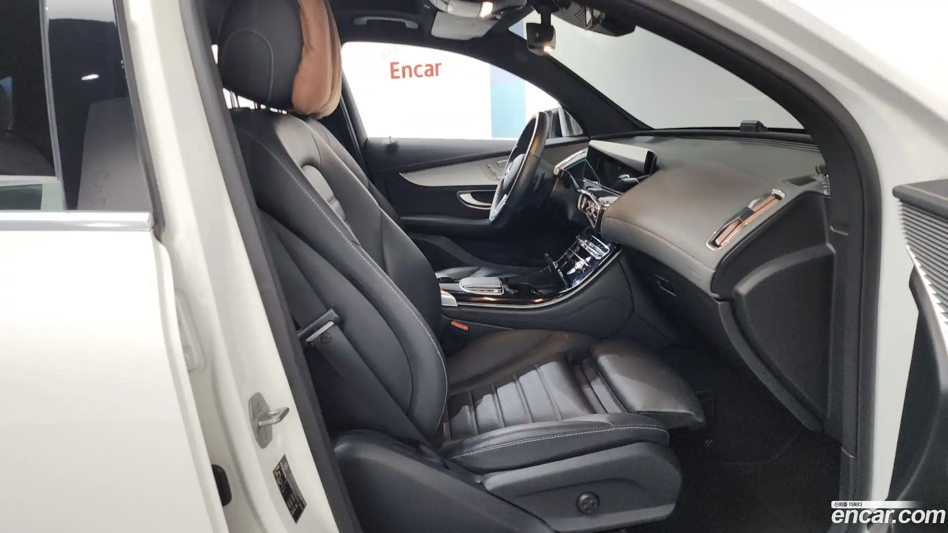 EQC Mercedes-Benz 2020.11-INNER-036