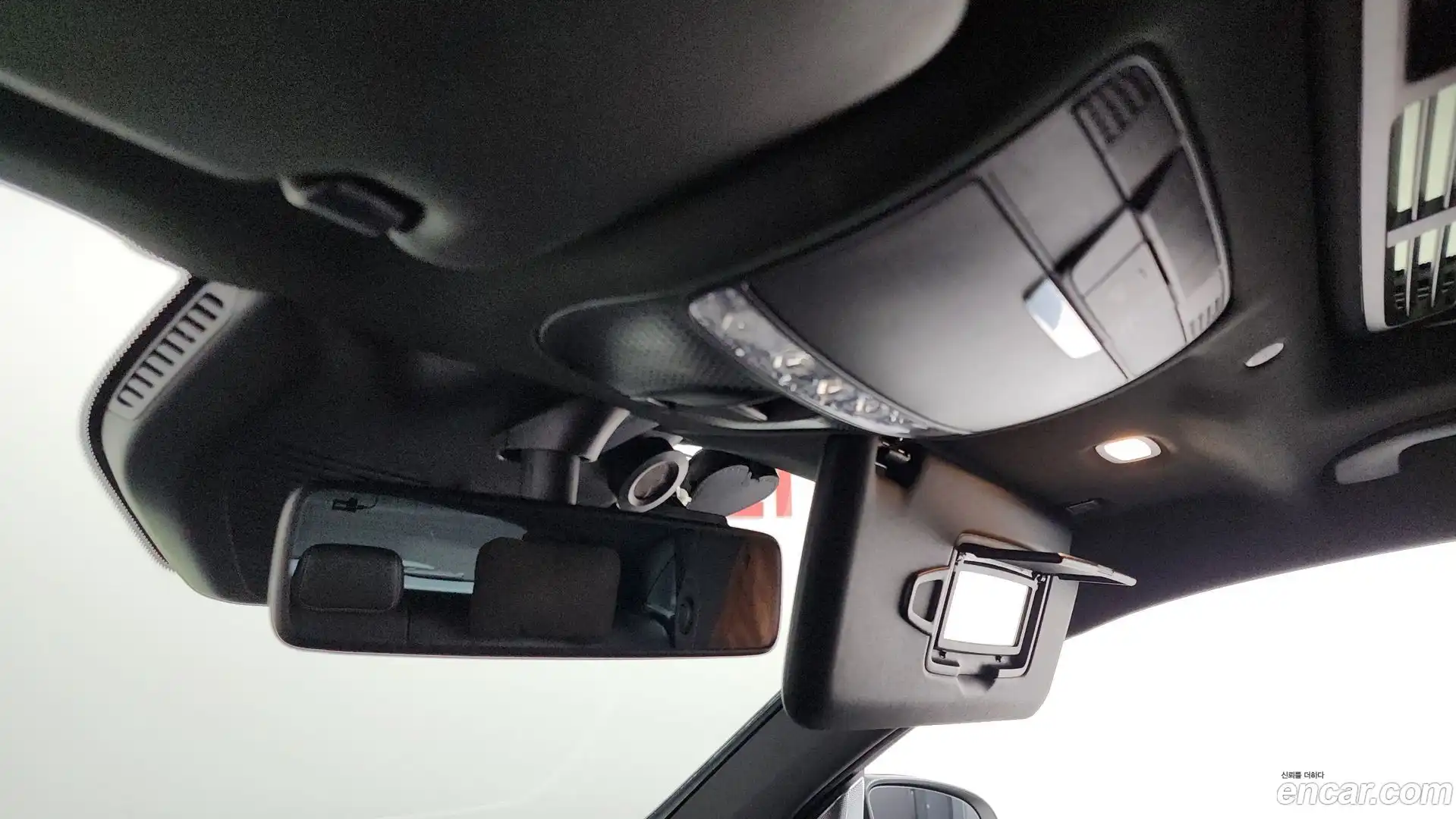 EQC Mercedes-Benz 2020.11-OPTION-040