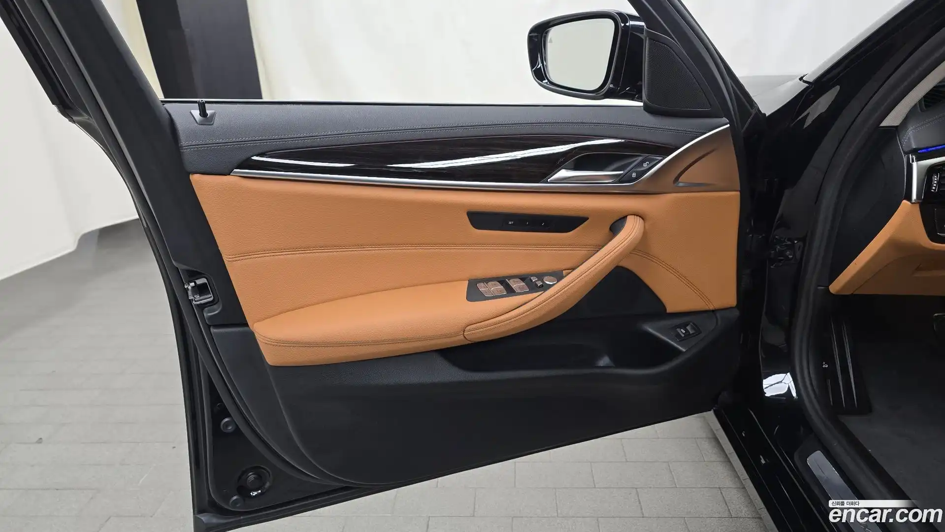 5-Series BMW 2023.4-INNER-034