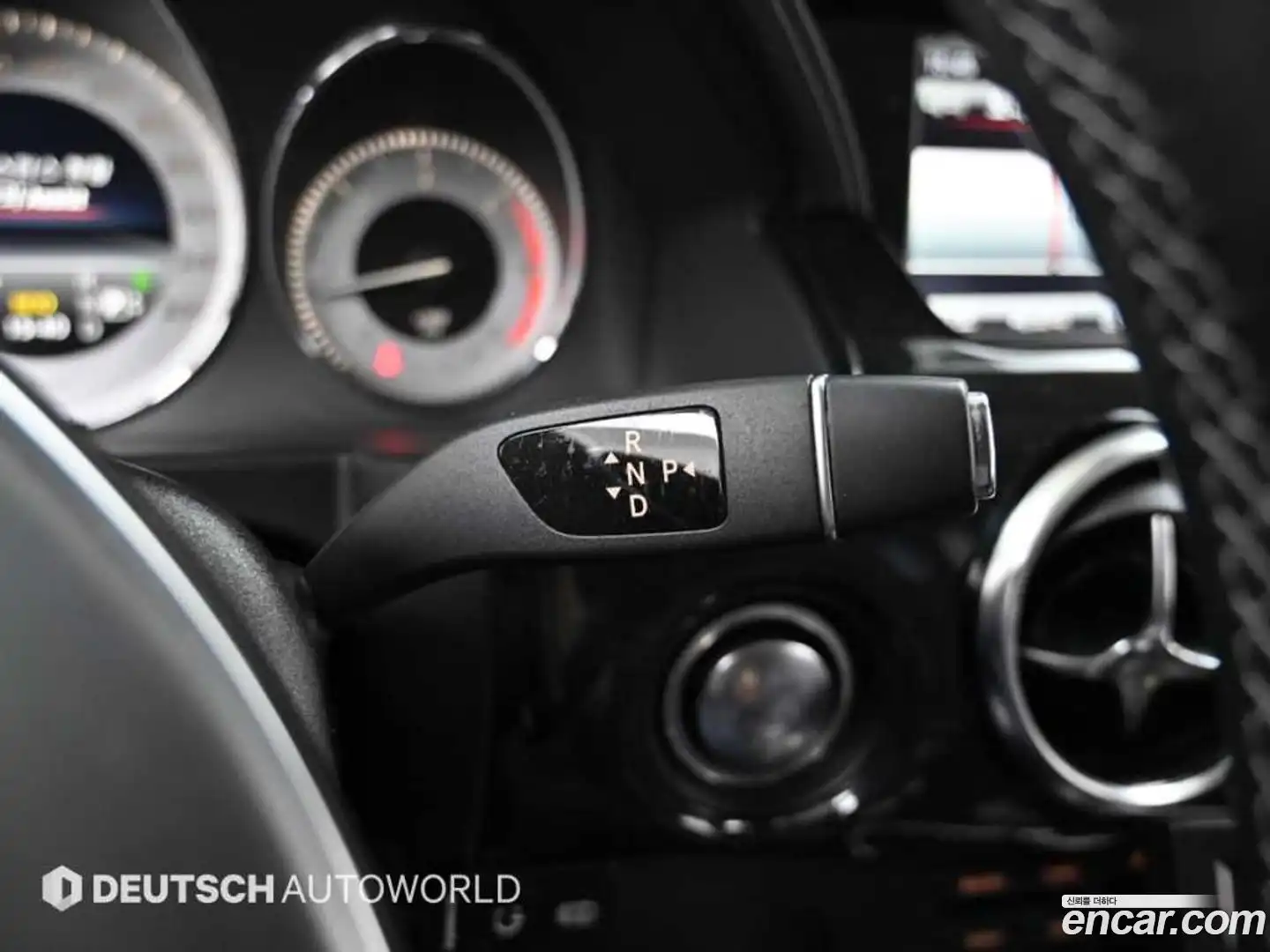 GLK-Class Mercedes-Benz 2013.10-INNER-009