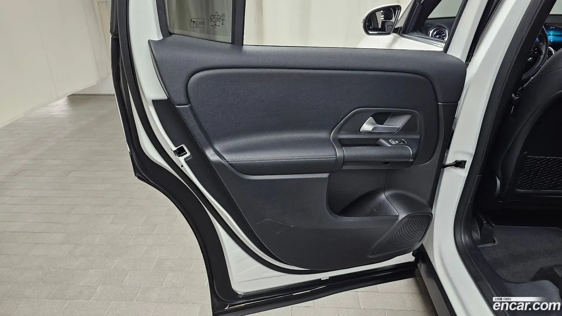 GLB-Class Mercedes-Benz 2021.8-INNER-035
