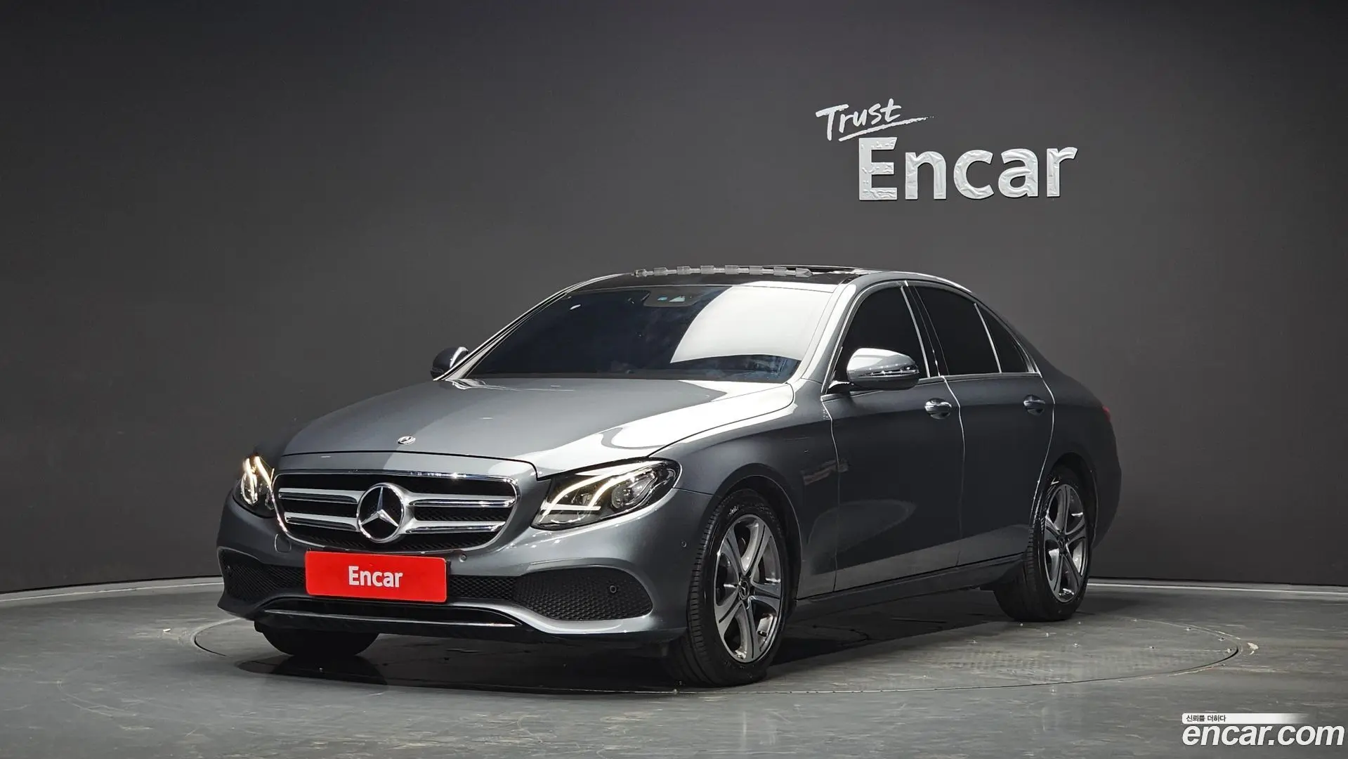 Main__Slider__Photo:E-Class Mercedes-Benz 2018.9-0