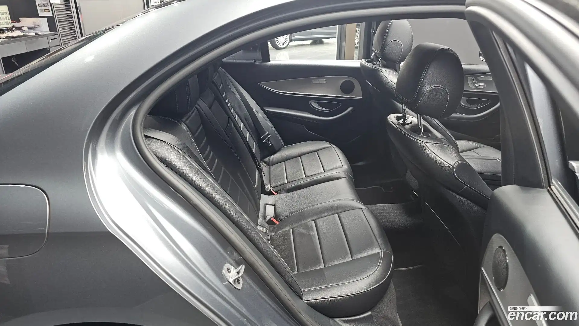 E-Class Mercedes-Benz 2018.9-OPTION-015