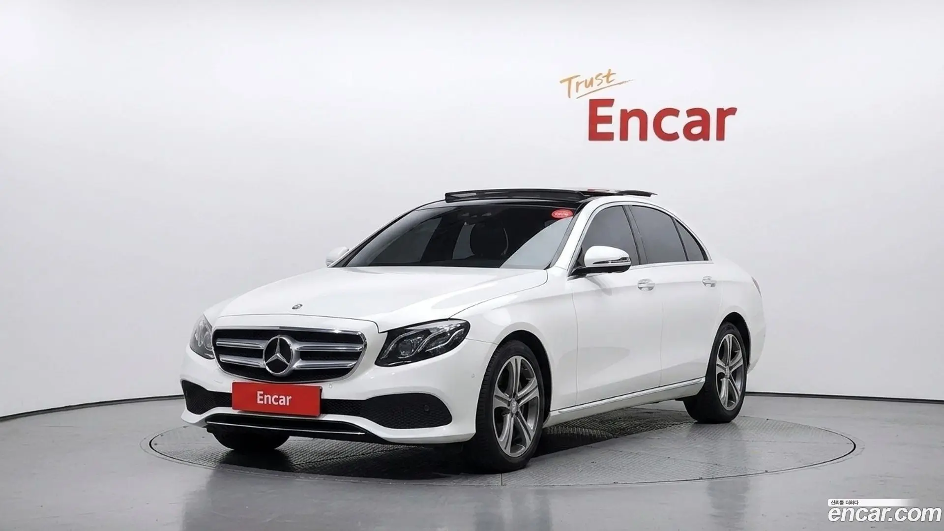 Main__Slider__Photo:E-Class Mercedes-Benz 2017.2-0