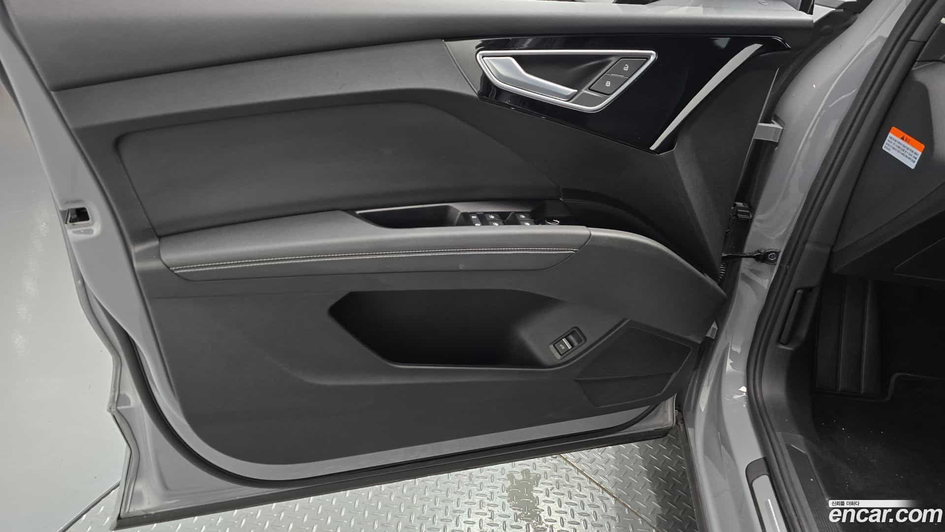 Q4 e-tron Audi 2023.9-INNER-034