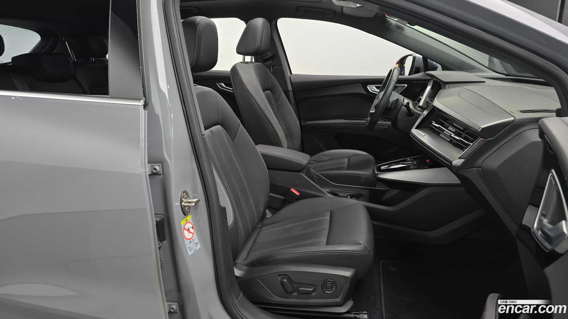 Q4 e-tron Audi 2023.9-INNER-036