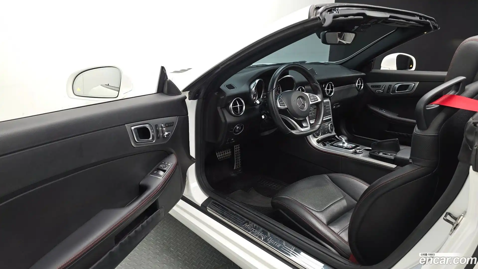 SLC-Class Mercedes-Benz 2017.5-INNER-010
