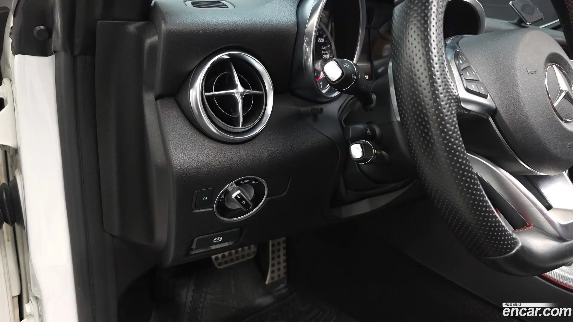 SLC-Class Mercedes-Benz 2017.5-OPTION-015