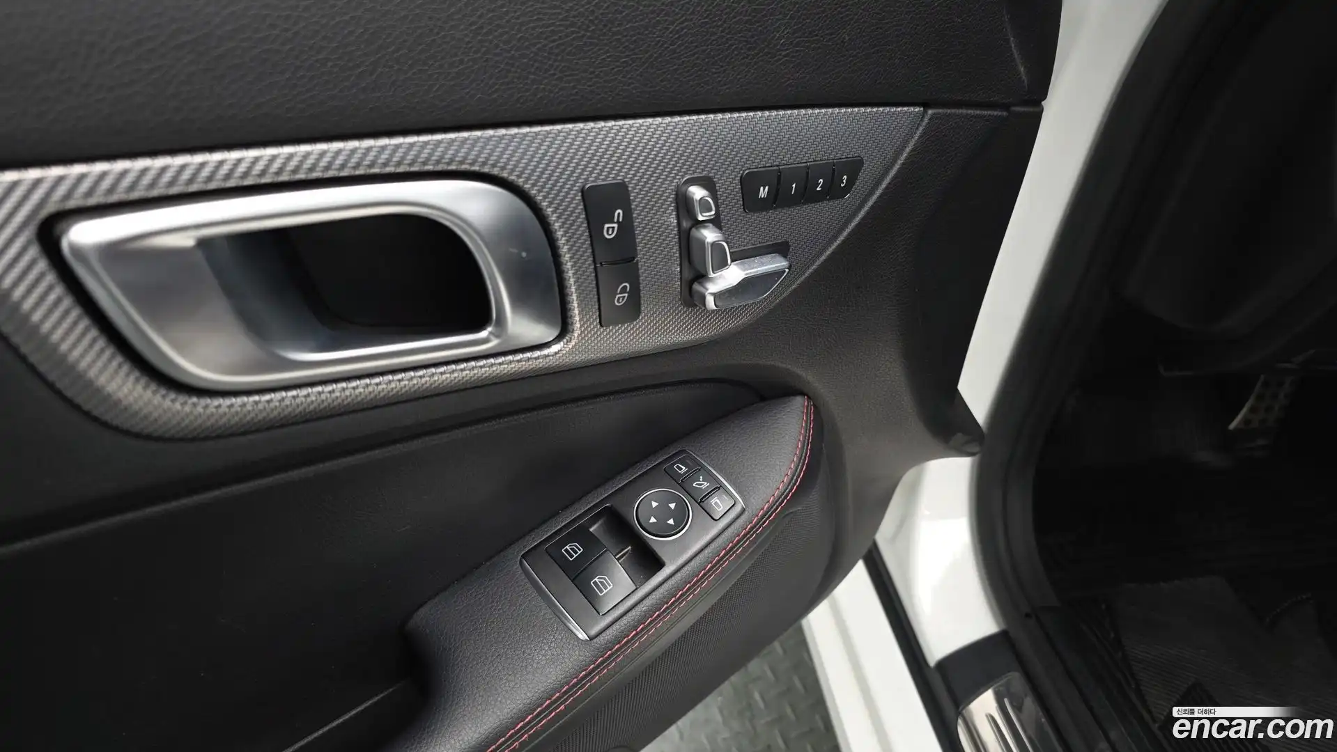 SLC-Class Mercedes-Benz 2017.5-OPTION-021