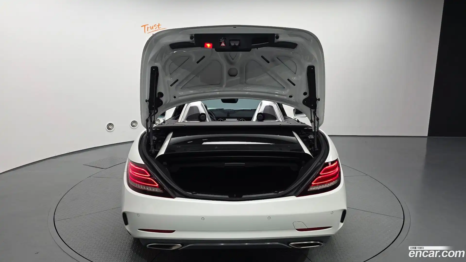 SLC-Class Mercedes-Benz 2017.5-OPTION-024