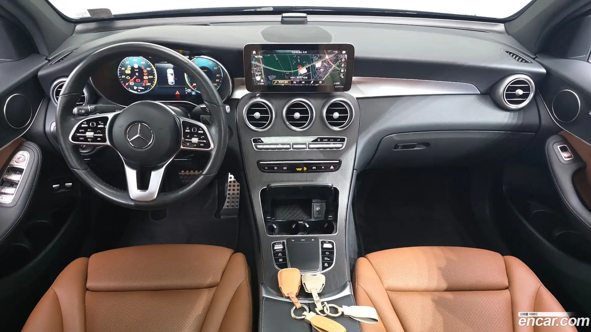 GLC-Class Mercedes-Benz 2021.11-INNER-007