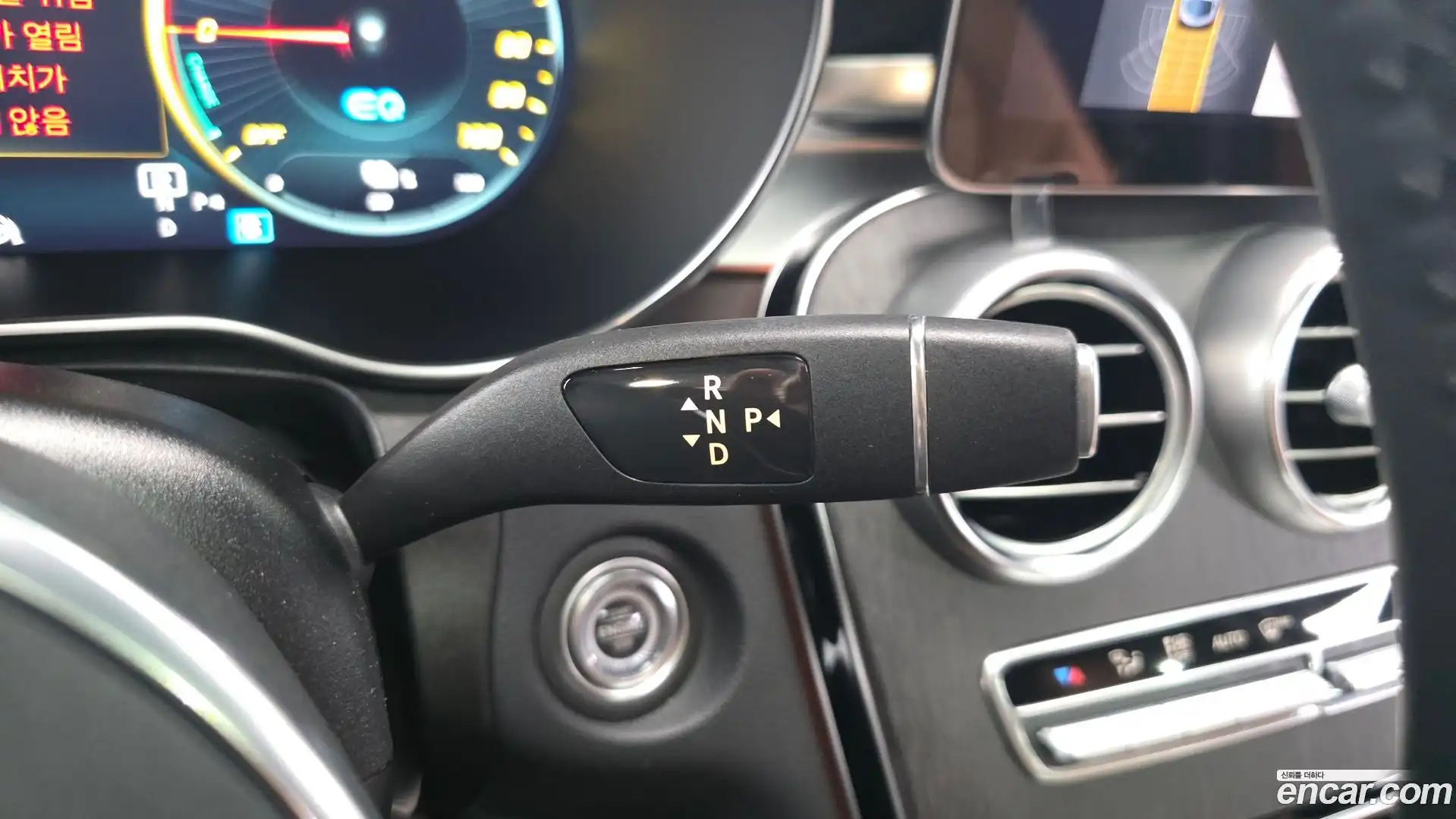 GLC-Class Mercedes-Benz 2021.11-INNER-009