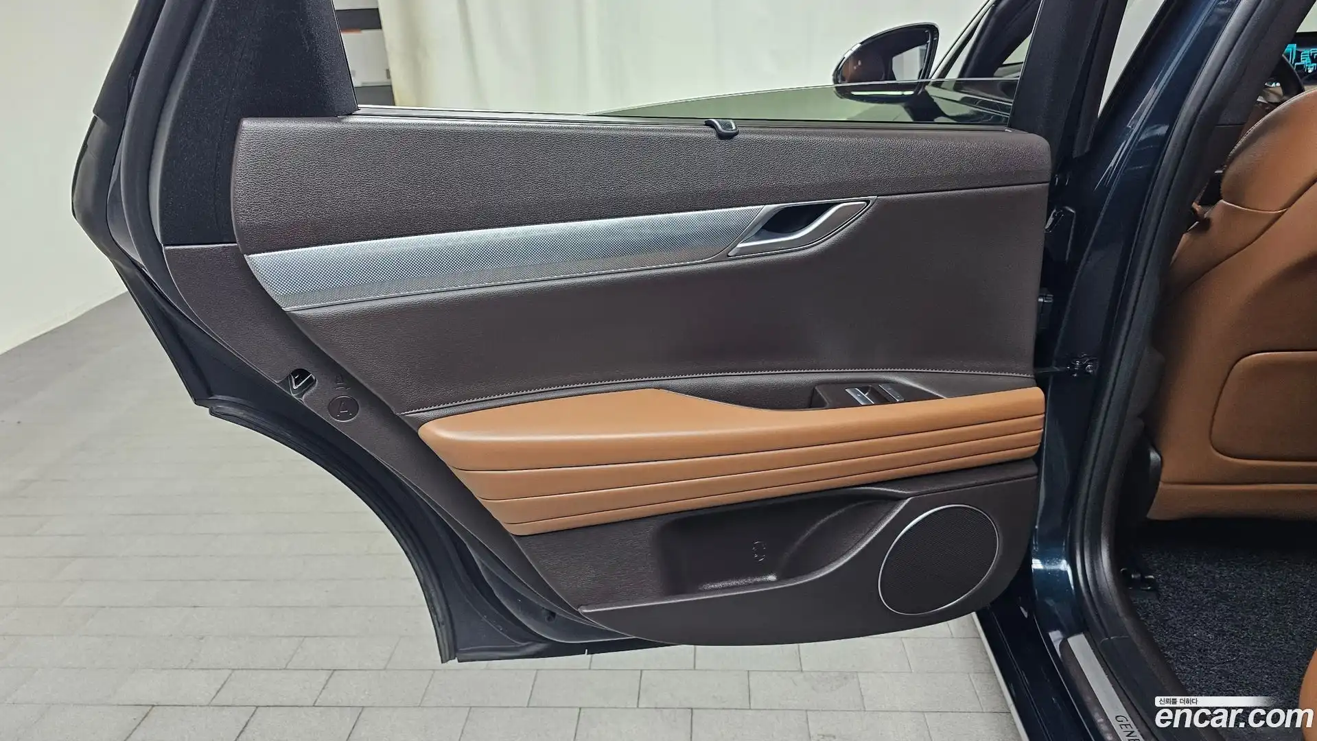 G80 Genesis 2021.3-INNER-035