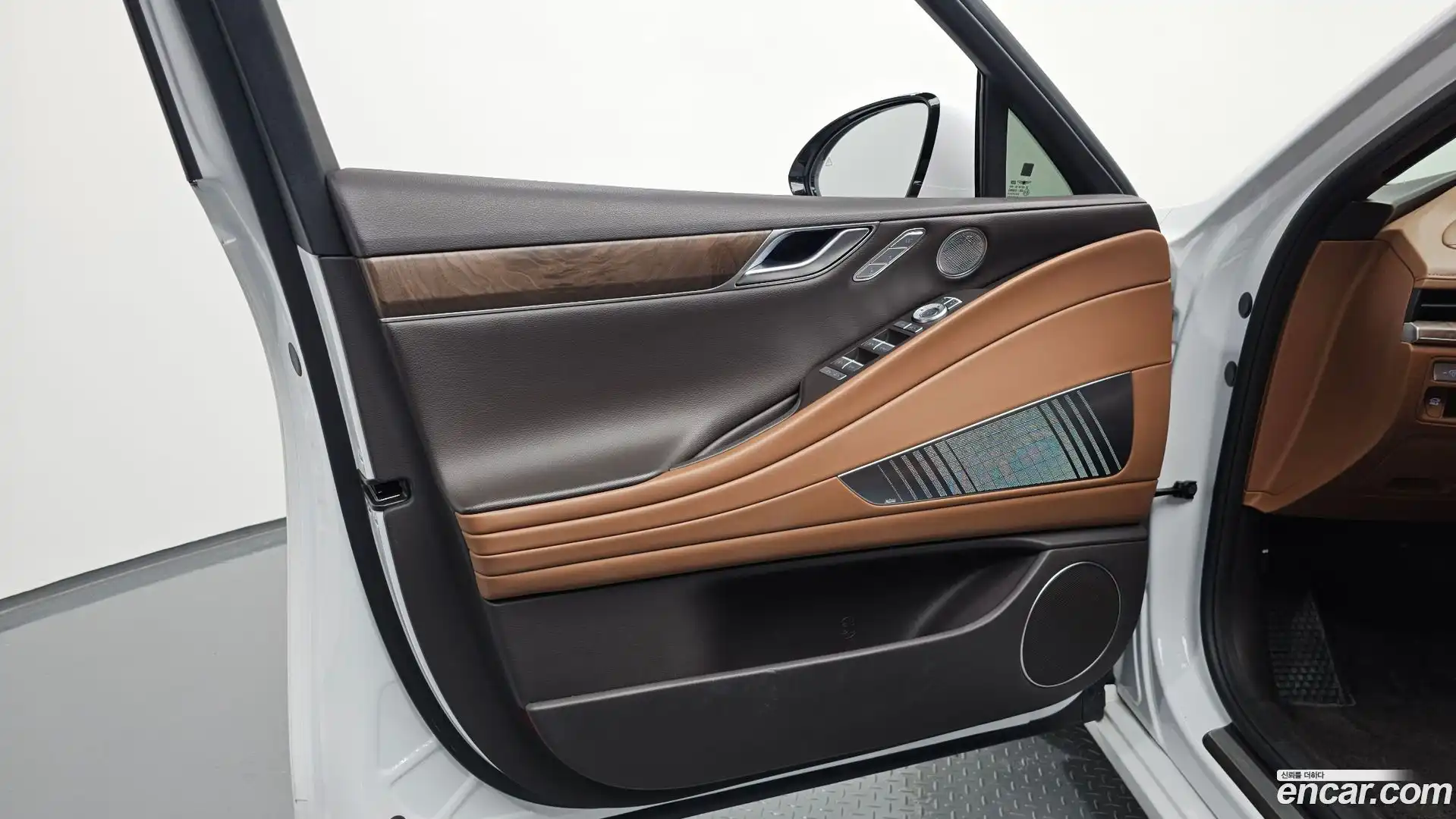 G80 Genesis 2022.3-INNER-034