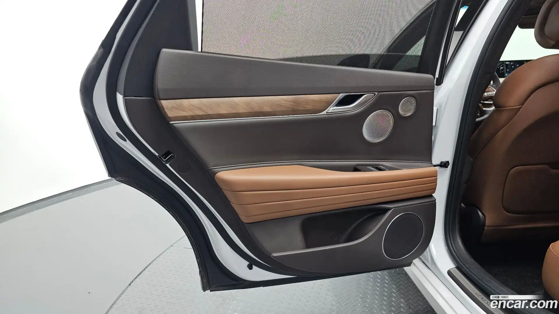 G80 Genesis 2022.3-INNER-035