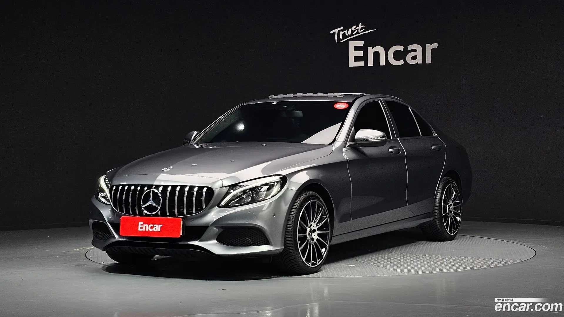 Main__Slider__Photo:C-Class Mercedes-Benz 2018.3-0