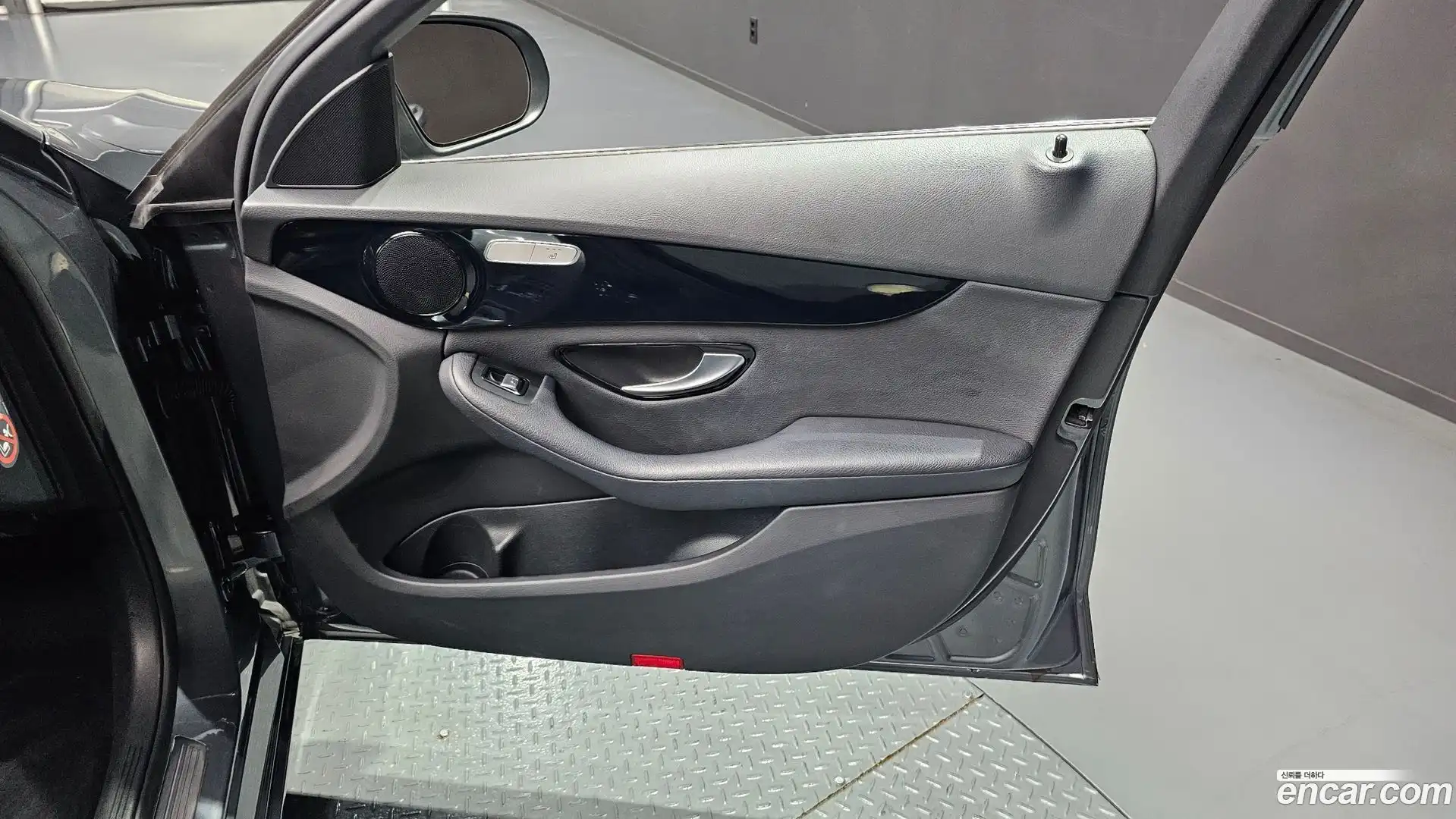 C-Class Mercedes-Benz 2018.3-INNER-034