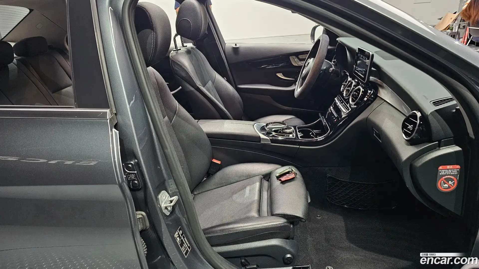 C-Class Mercedes-Benz 2018.3-INNER-036